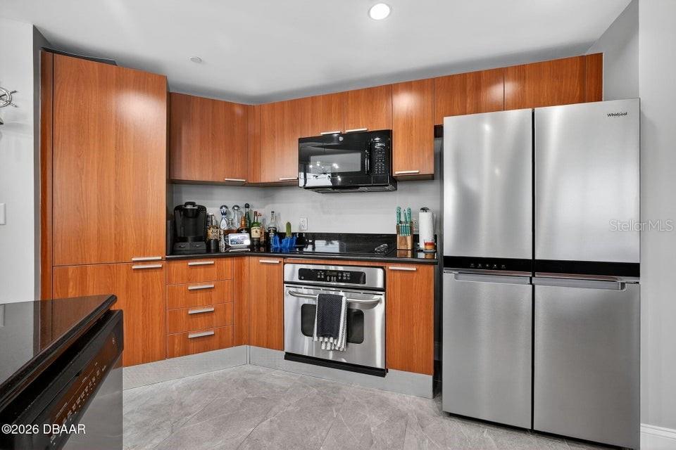 Image 11 of 56 For 231 Riverside Drive 1002-1