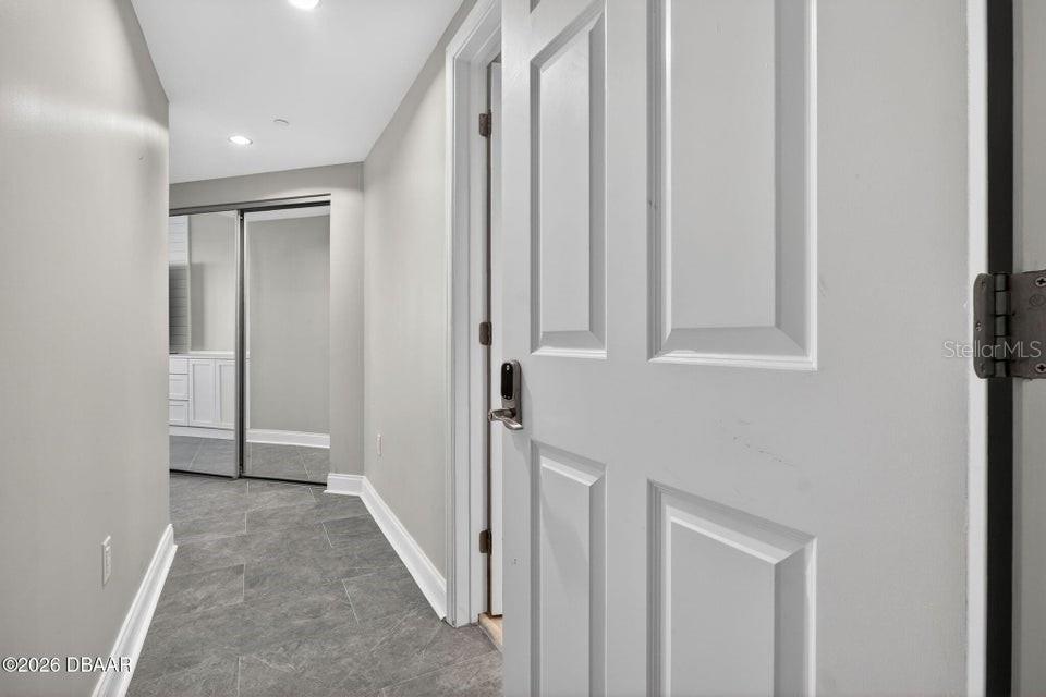 Image 18 of 56 For 231 Riverside Drive 1002-1