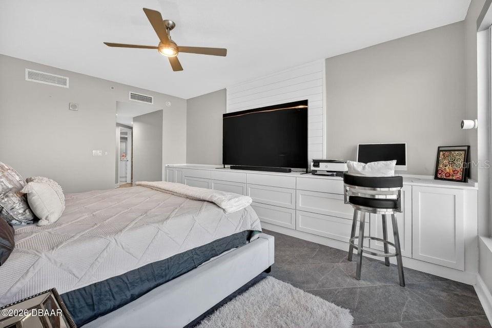 Image 19 of 56 For 231 Riverside Drive 1002-1