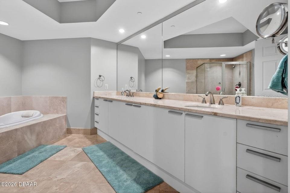 Image 22 of 56 For 231 Riverside Drive 1002-1