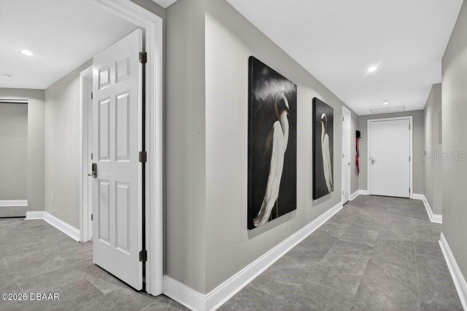 Image 24 of 56 For 231 Riverside Drive 1002-1