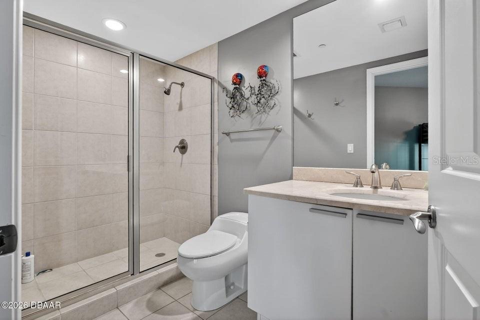 Image 27 of 56 For 231 Riverside Drive 1002-1