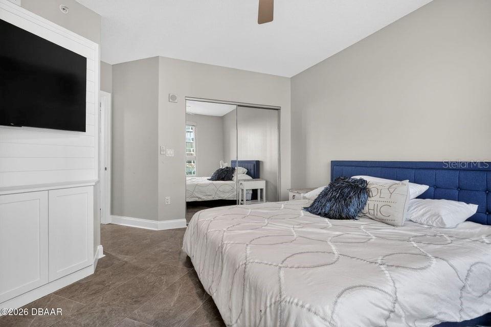 Image 32 of 56 For 231 Riverside Drive 1002-1