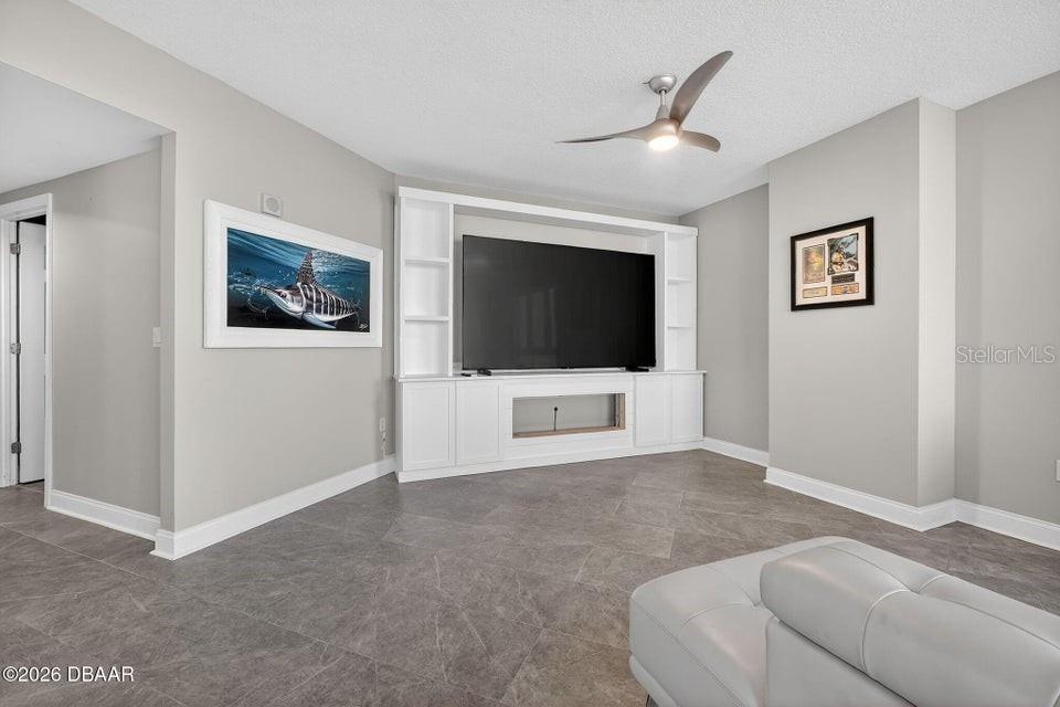 Image 33 of 56 For 231 Riverside Drive 1002-1