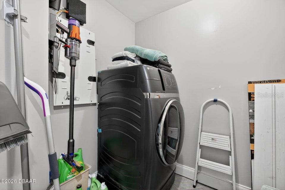 Image 38 of 56 For 231 Riverside Drive 1002-1