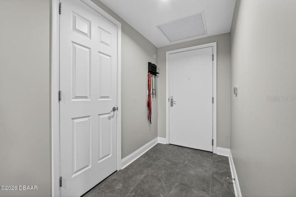 Image 4 of 56 For 231 Riverside Drive 1002-1