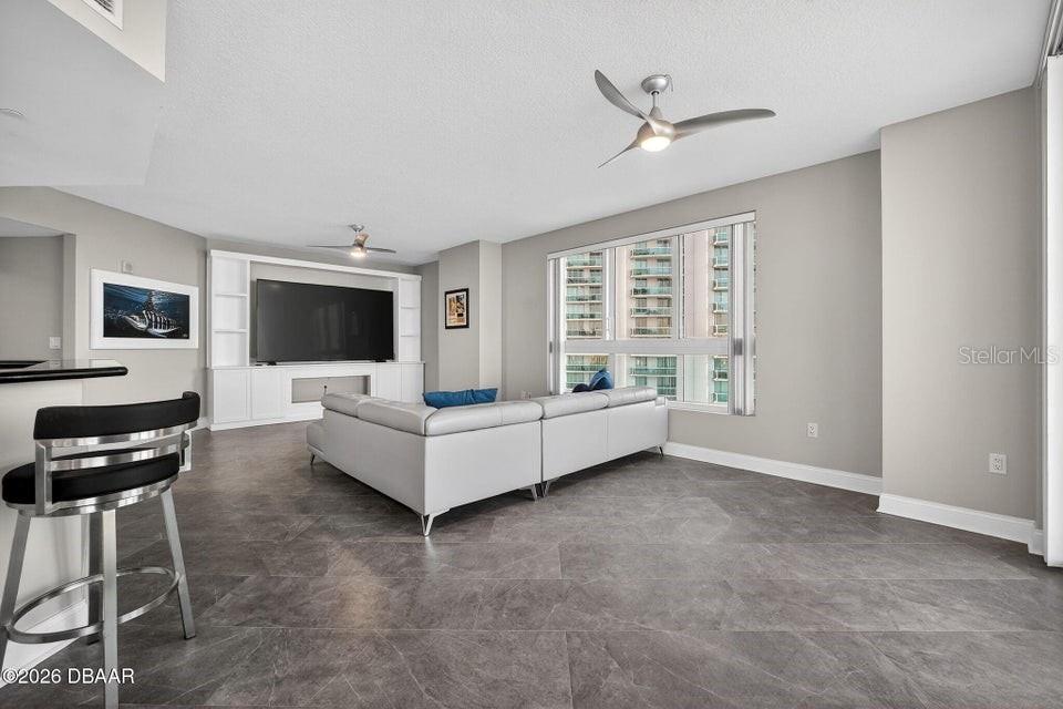 Image 6 of 56 For 231 Riverside Drive 1002-1