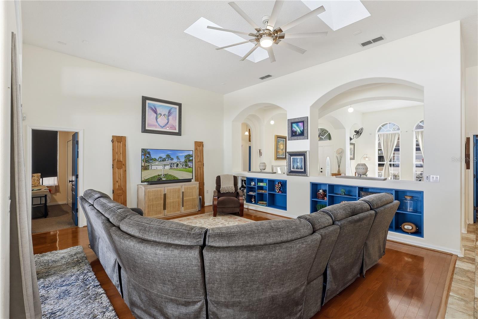 Image 10 of 52 For 39 Woodhollow Lane