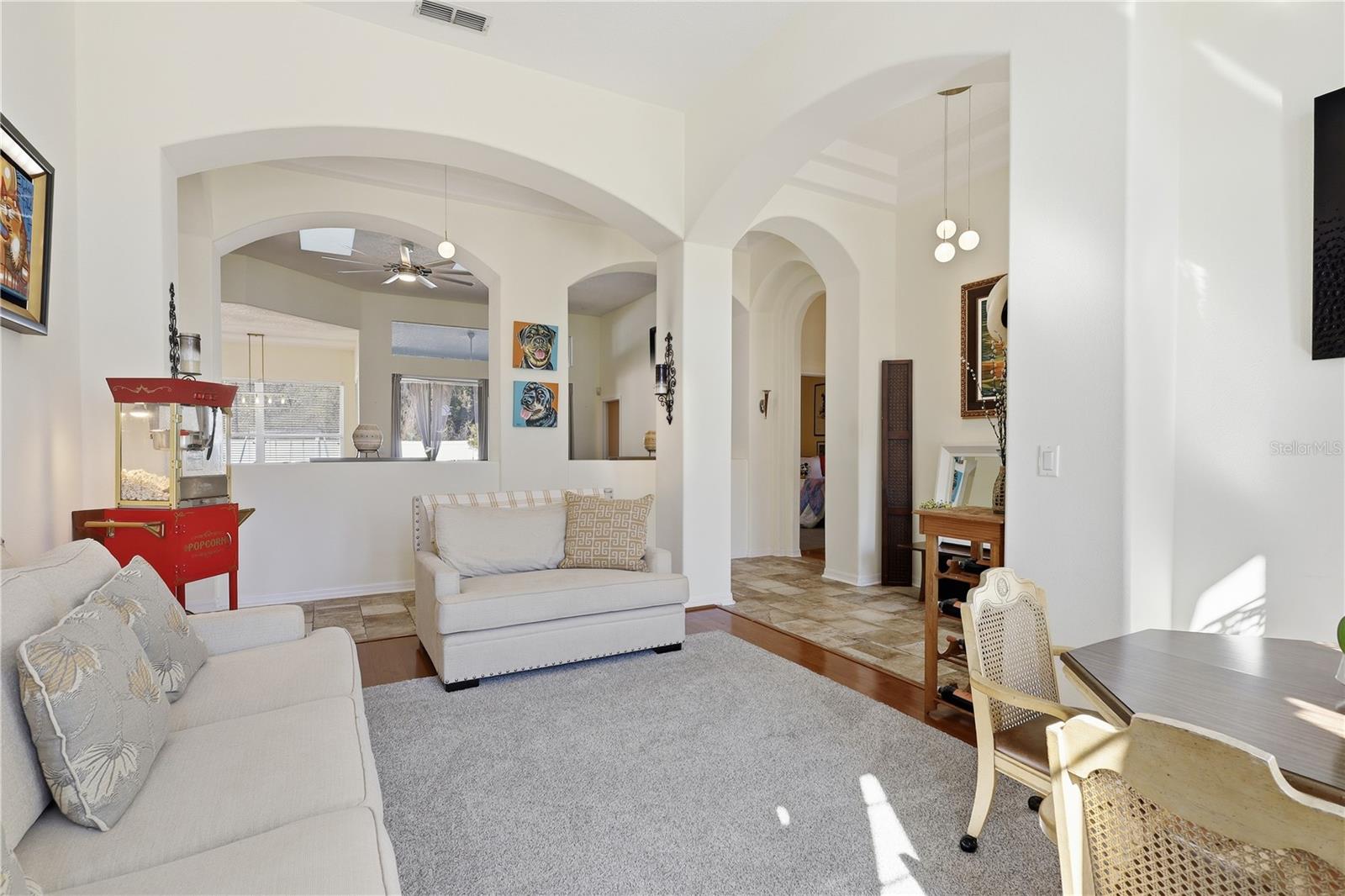 Image 12 of 52 For 39 Woodhollow Lane