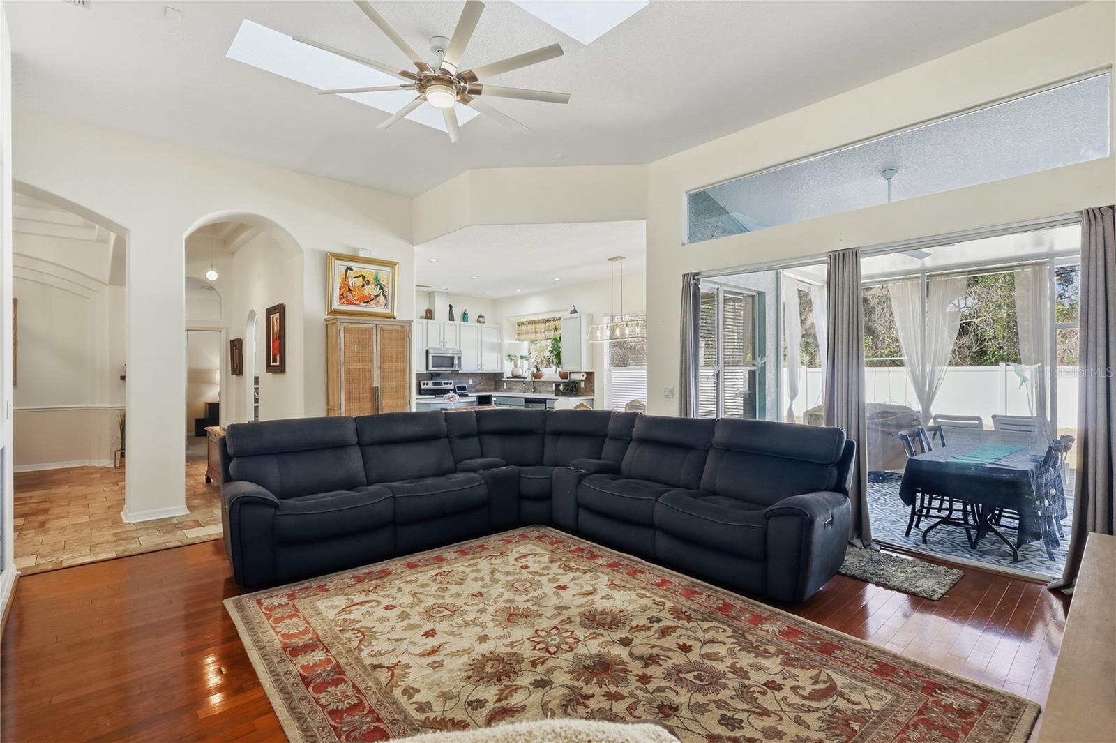 Image 13 of 52 For 39 Woodhollow Lane