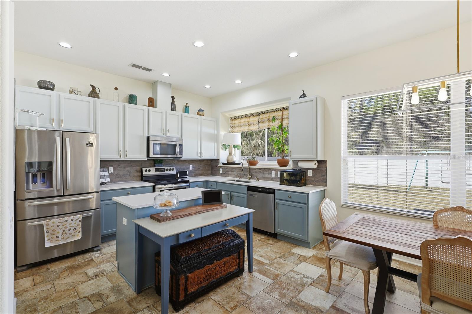 Image 15 of 52 For 39 Woodhollow Lane