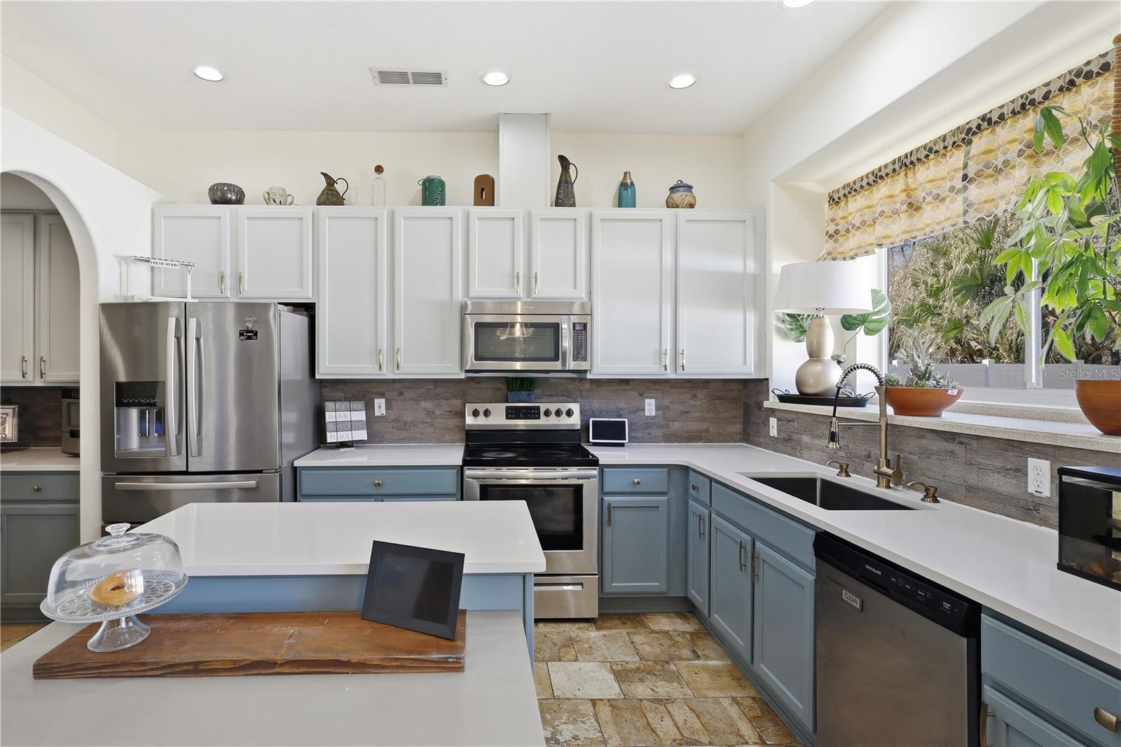 Image 16 of 52 For 39 Woodhollow Lane