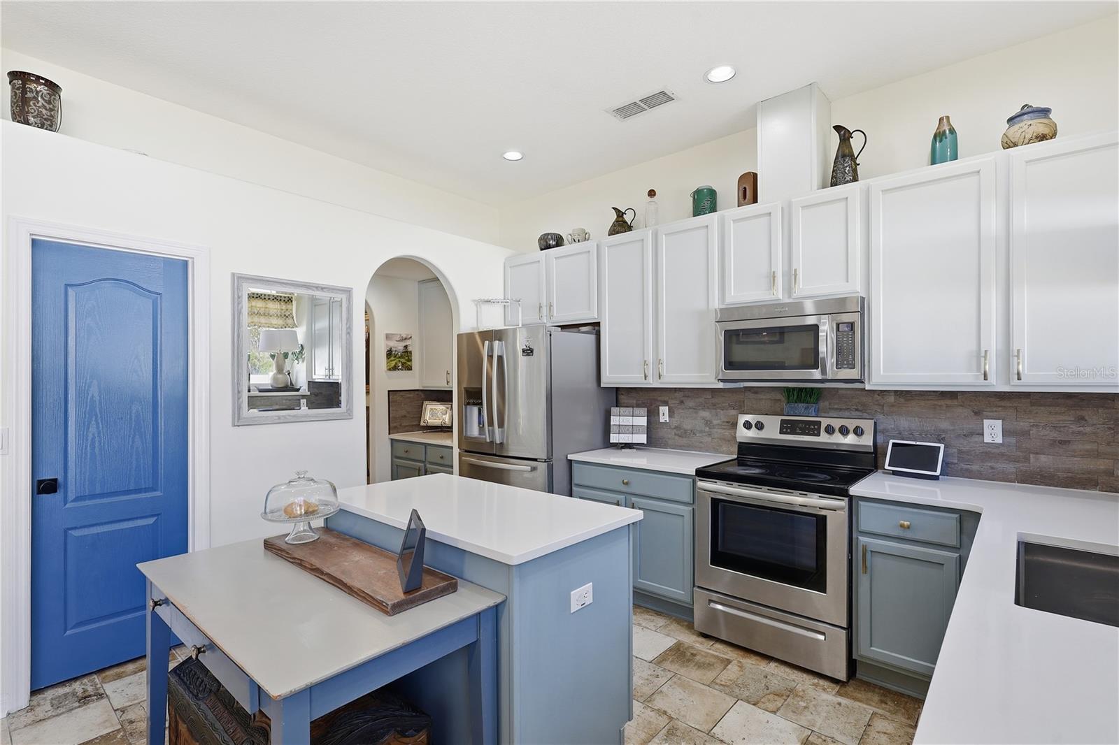 Image 17 of 52 For 39 Woodhollow Lane