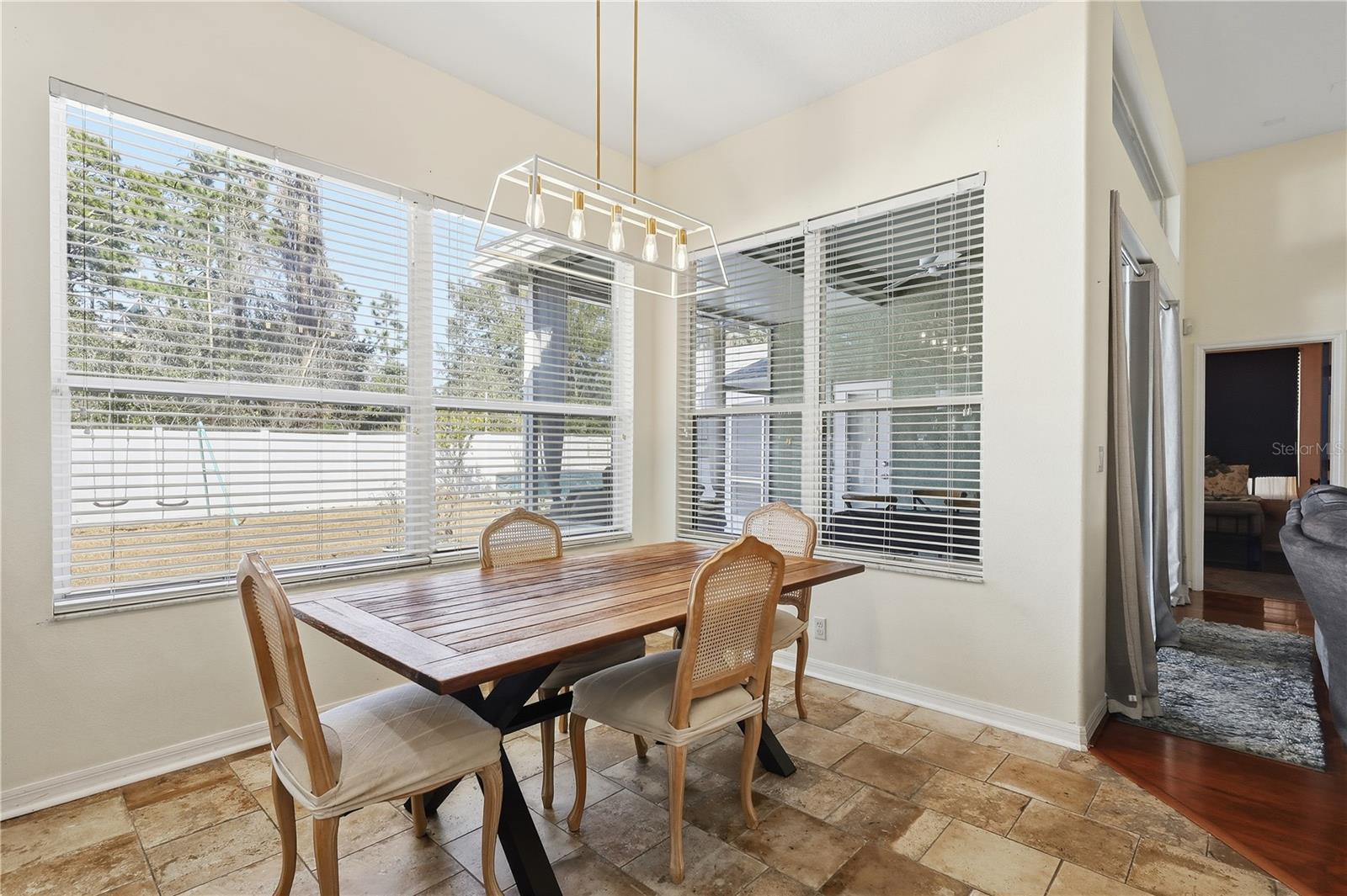 Image 20 of 52 For 39 Woodhollow Lane