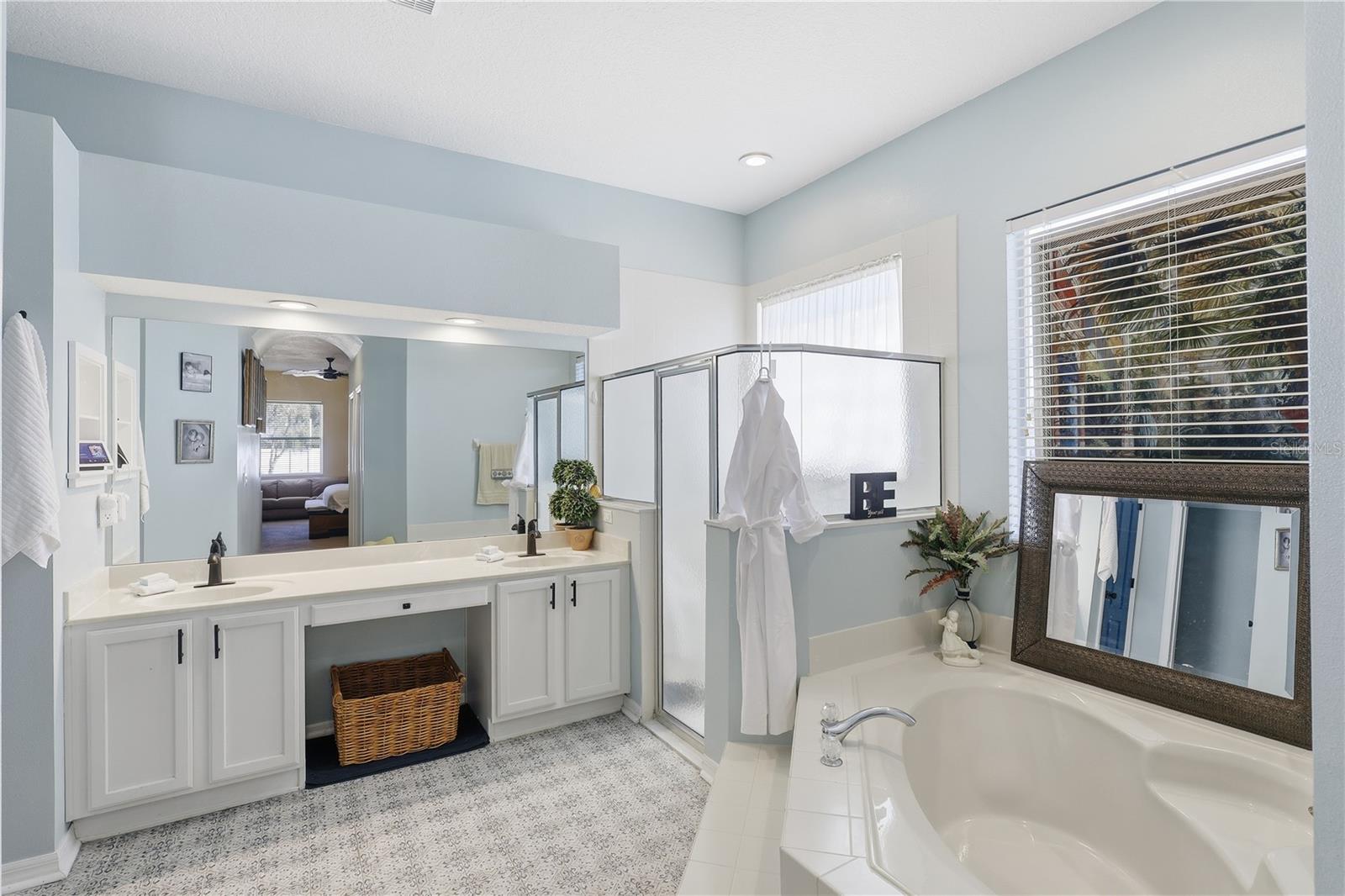 Image 28 of 52 For 39 Woodhollow Lane