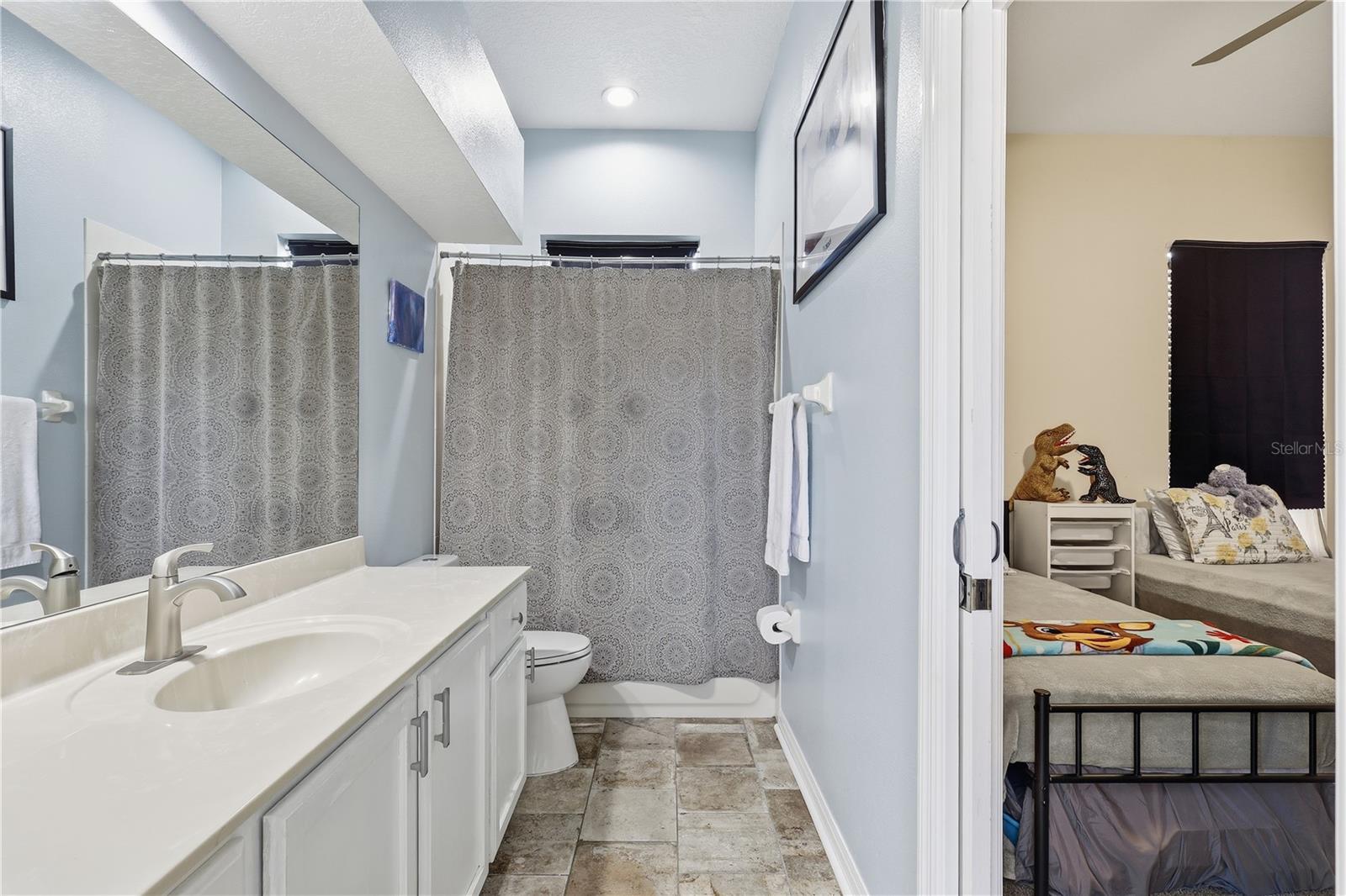 Image 38 of 52 For 39 Woodhollow Lane