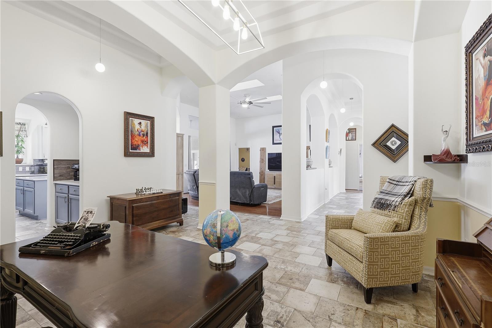 Image 8 of 52 For 39 Woodhollow Lane