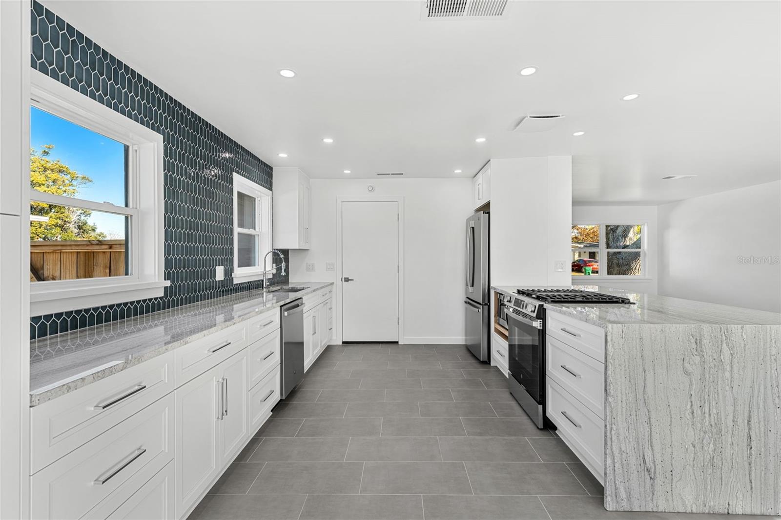 Image 12 of 38 For 235 Eyre Avenue