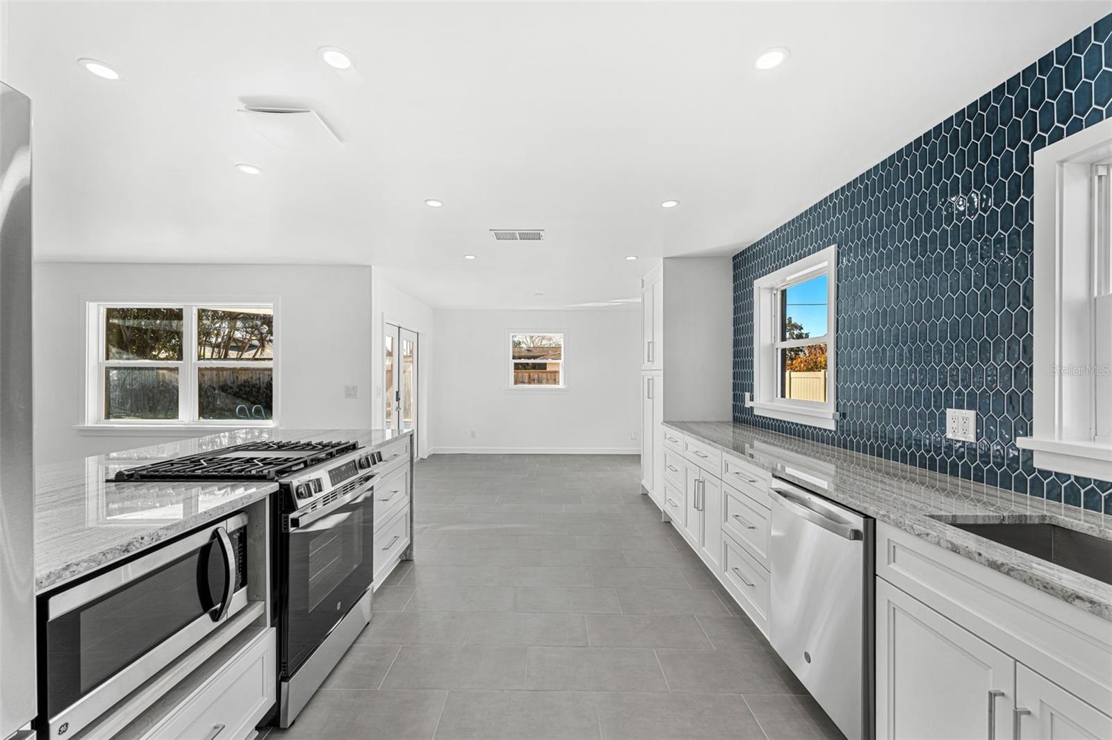 Image 13 of 38 For 235 Eyre Avenue