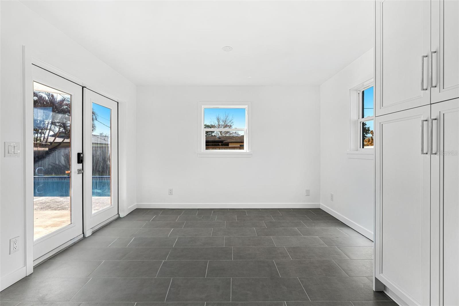 Image 14 of 38 For 235 Eyre Avenue