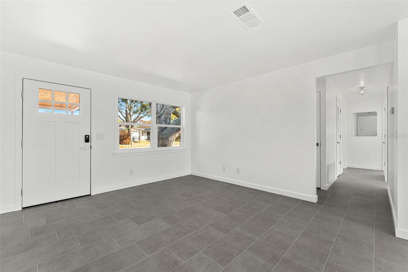 Image 15 of 38 For 235 Eyre Avenue