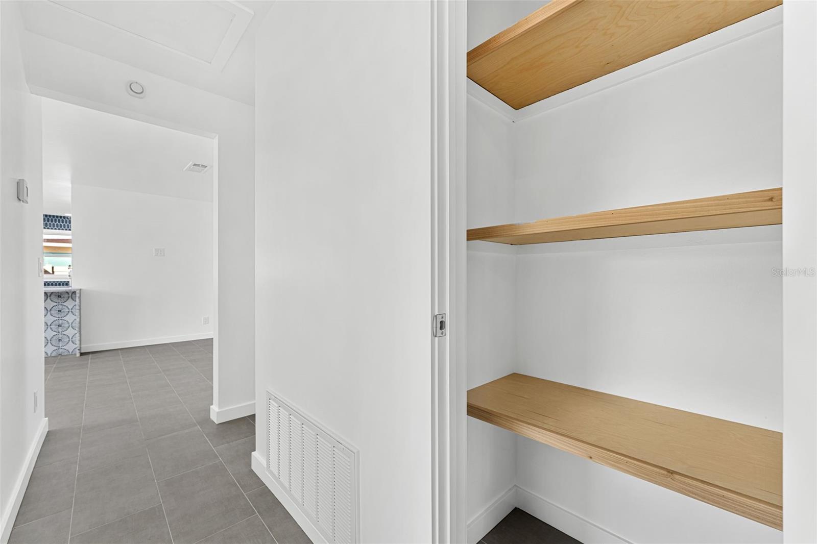 Image 16 of 38 For 235 Eyre Avenue