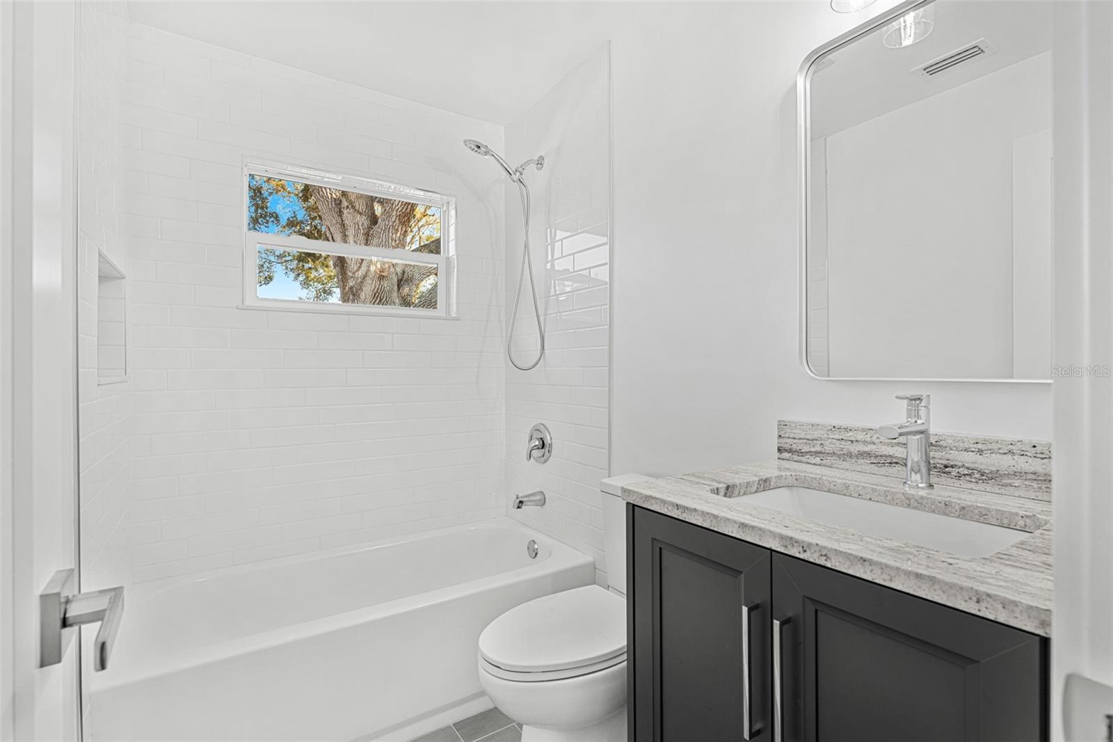 Image 17 of 38 For 235 Eyre Avenue