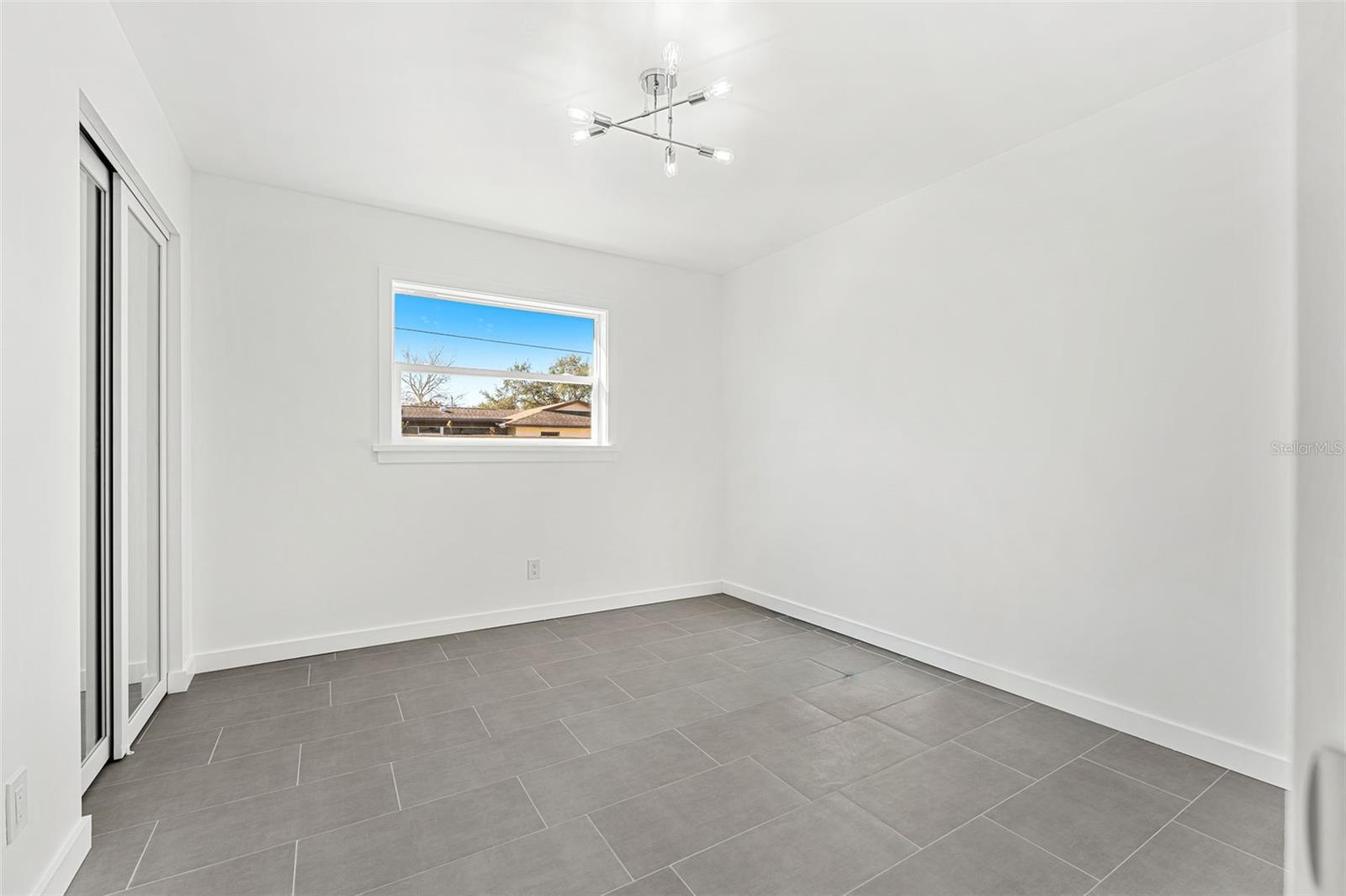 Image 18 of 38 For 235 Eyre Avenue