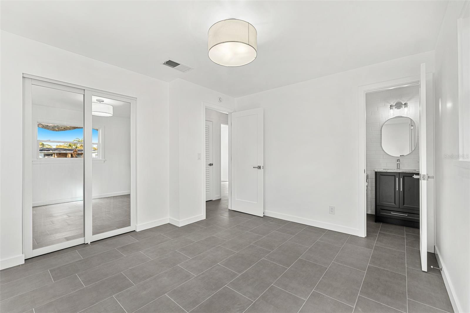 Image 20 of 38 For 235 Eyre Avenue