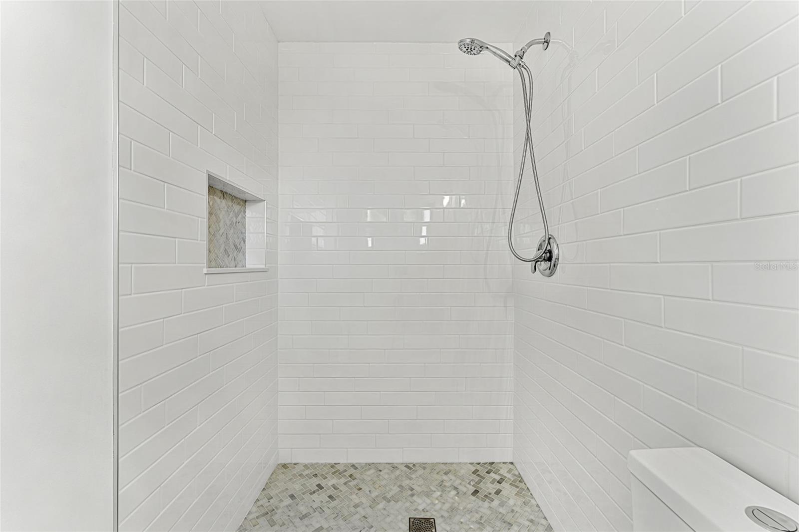 Image 23 of 38 For 235 Eyre Avenue