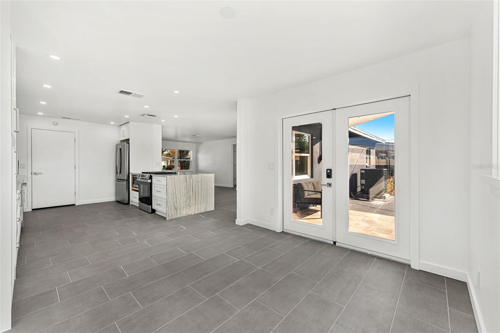 Image 24 of 38 For 235 Eyre Avenue