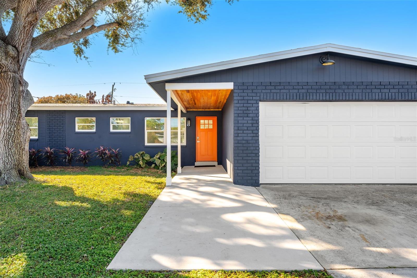 Image 3 of 38 For 235 Eyre Avenue