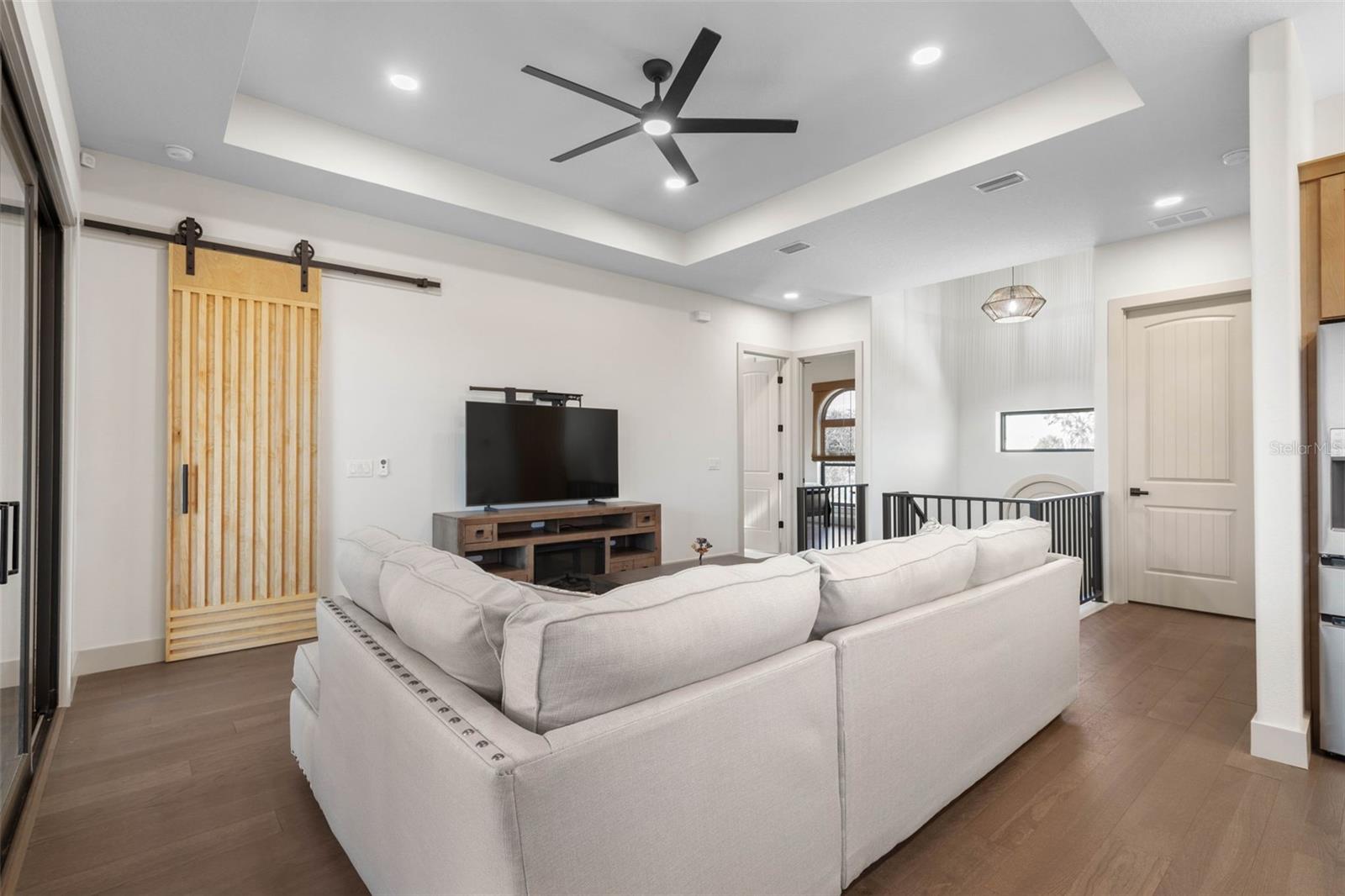 Image 11 of 75 For 2643 Lakeshore Drive