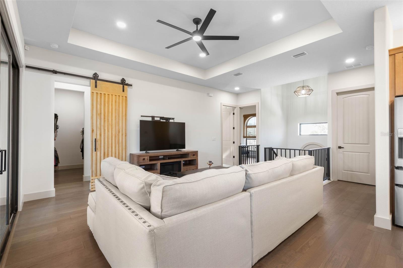 Image 12 of 75 For 2643 Lakeshore Drive