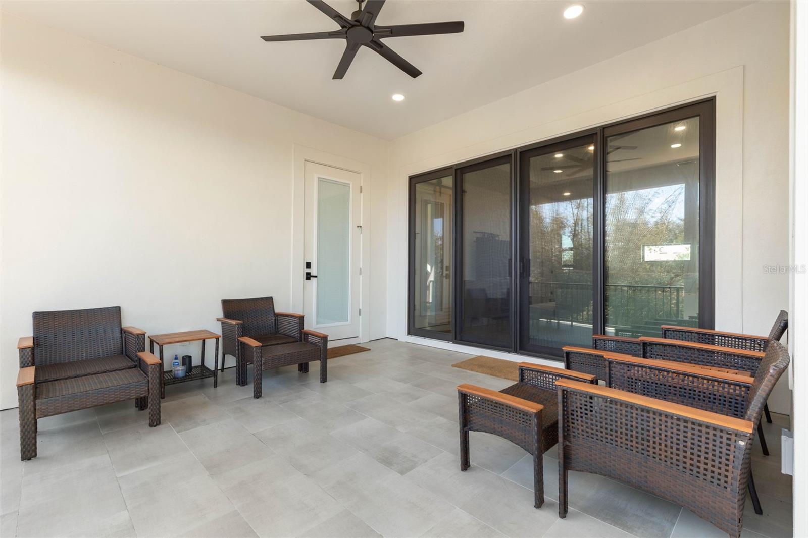 Image 19 of 75 For 2643 Lakeshore Drive