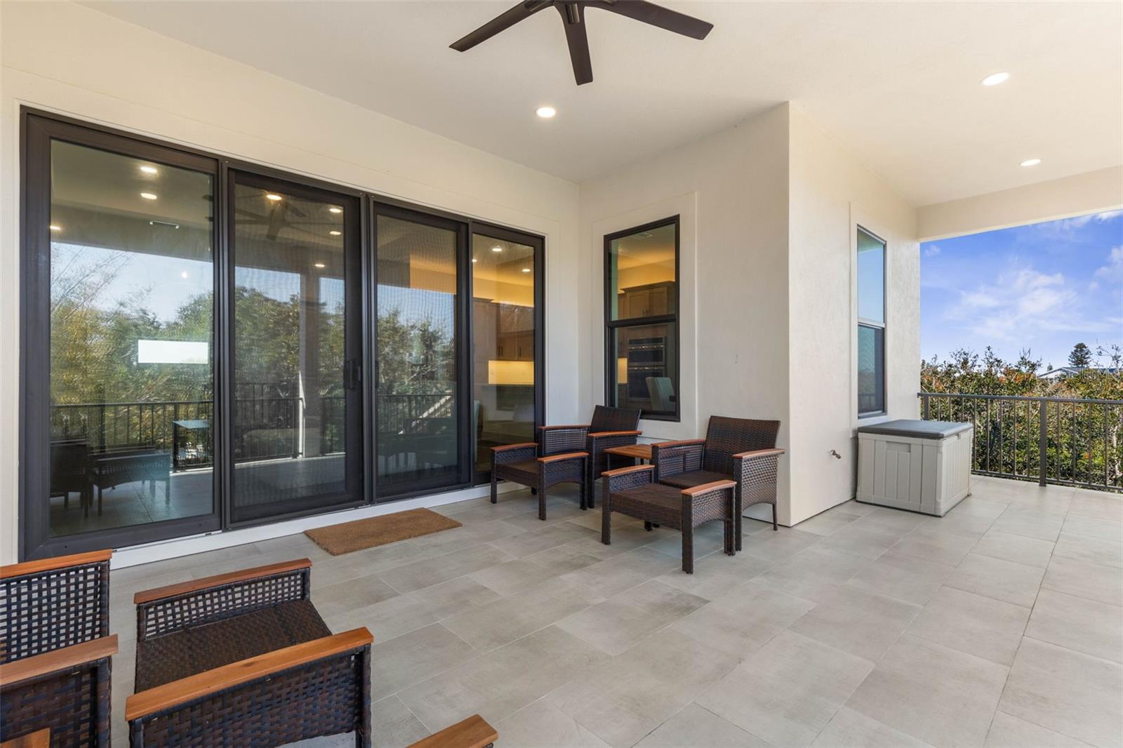 Image 20 of 75 For 2643 Lakeshore Drive