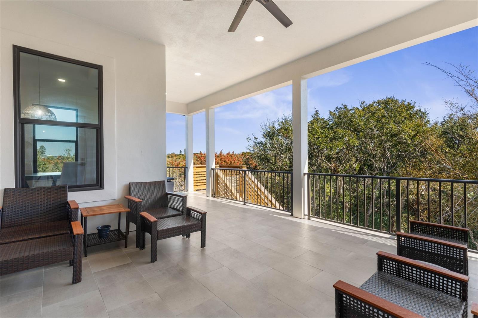 Image 21 of 75 For 2643 Lakeshore Drive