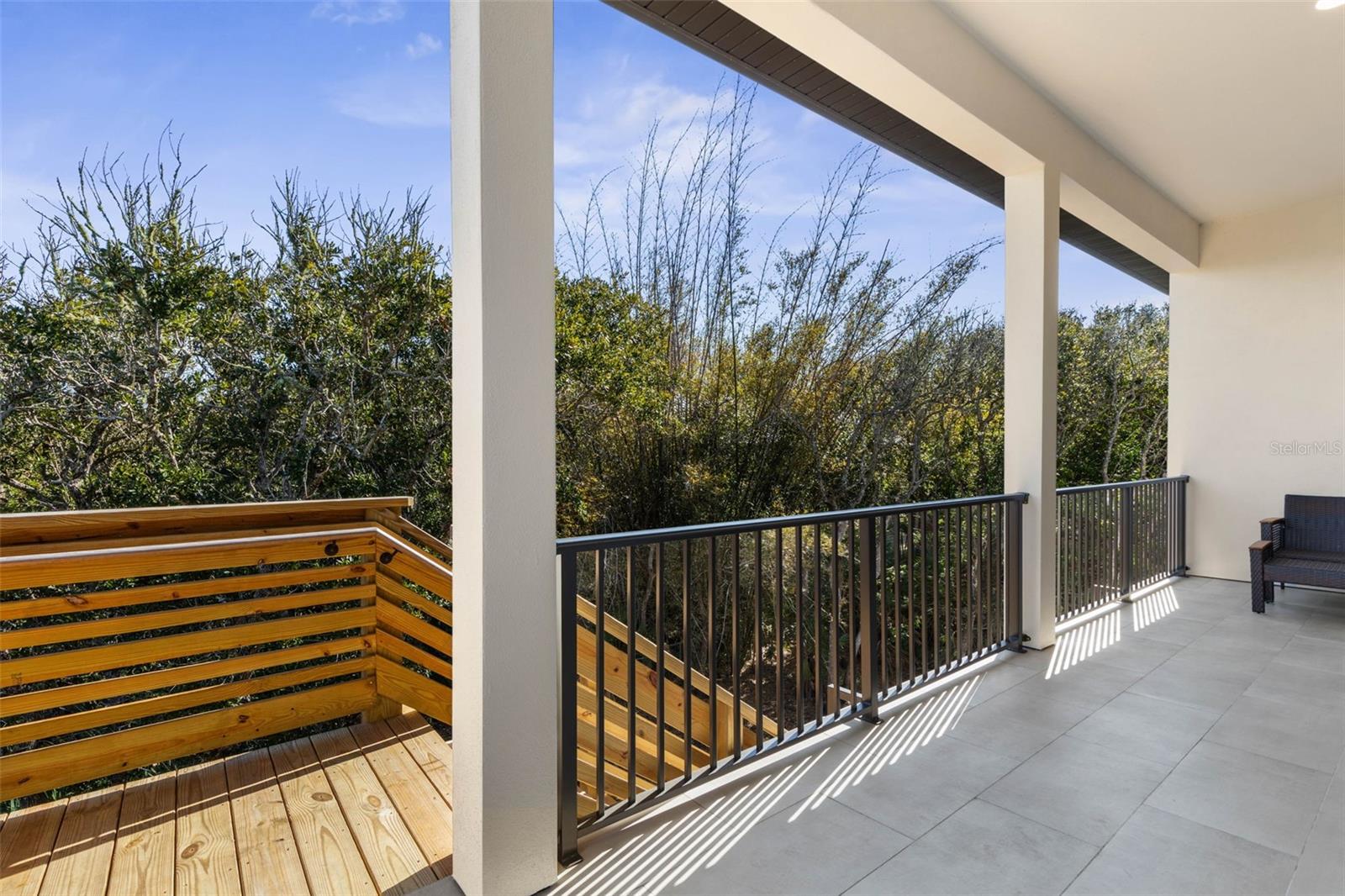 Image 22 of 75 For 2643 Lakeshore Drive