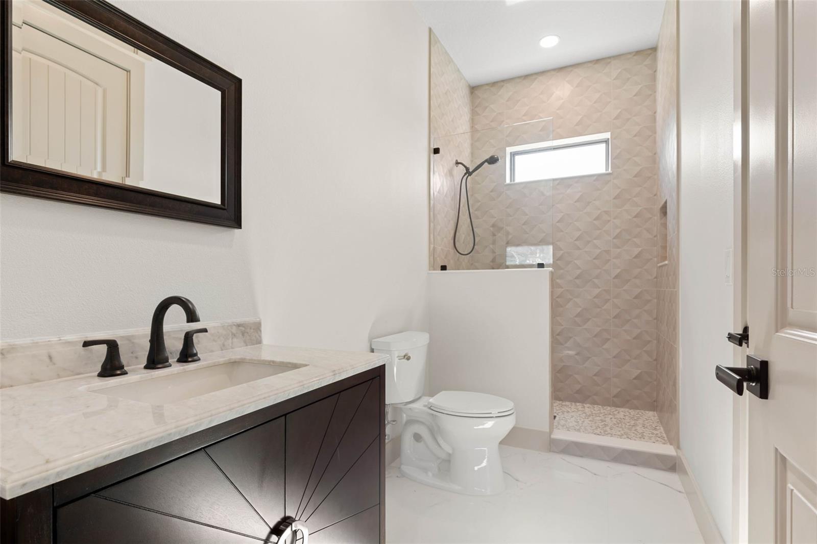 Image 35 of 75 For 2643 Lakeshore Drive