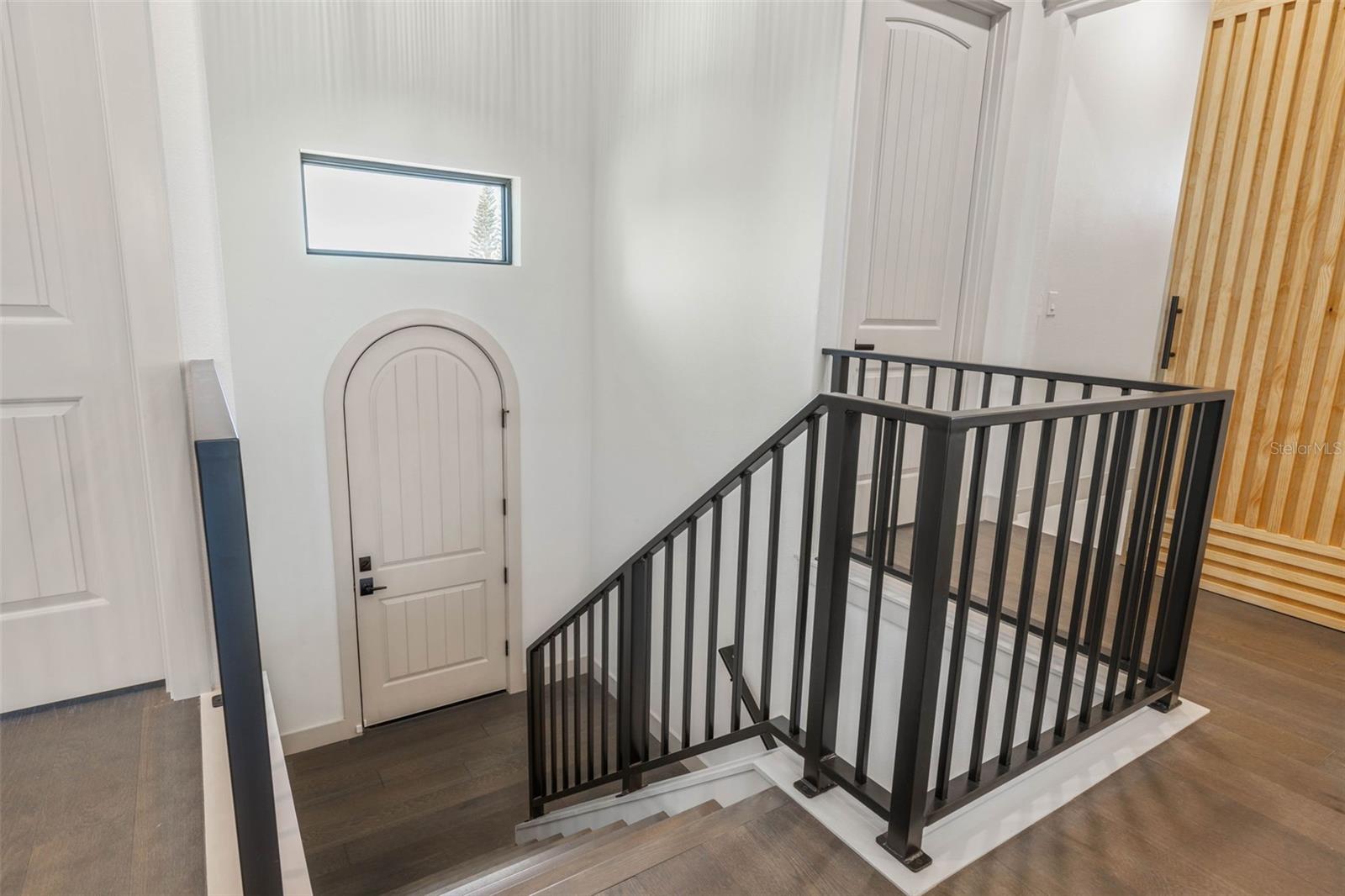 Image 40 of 75 For 2643 Lakeshore Drive