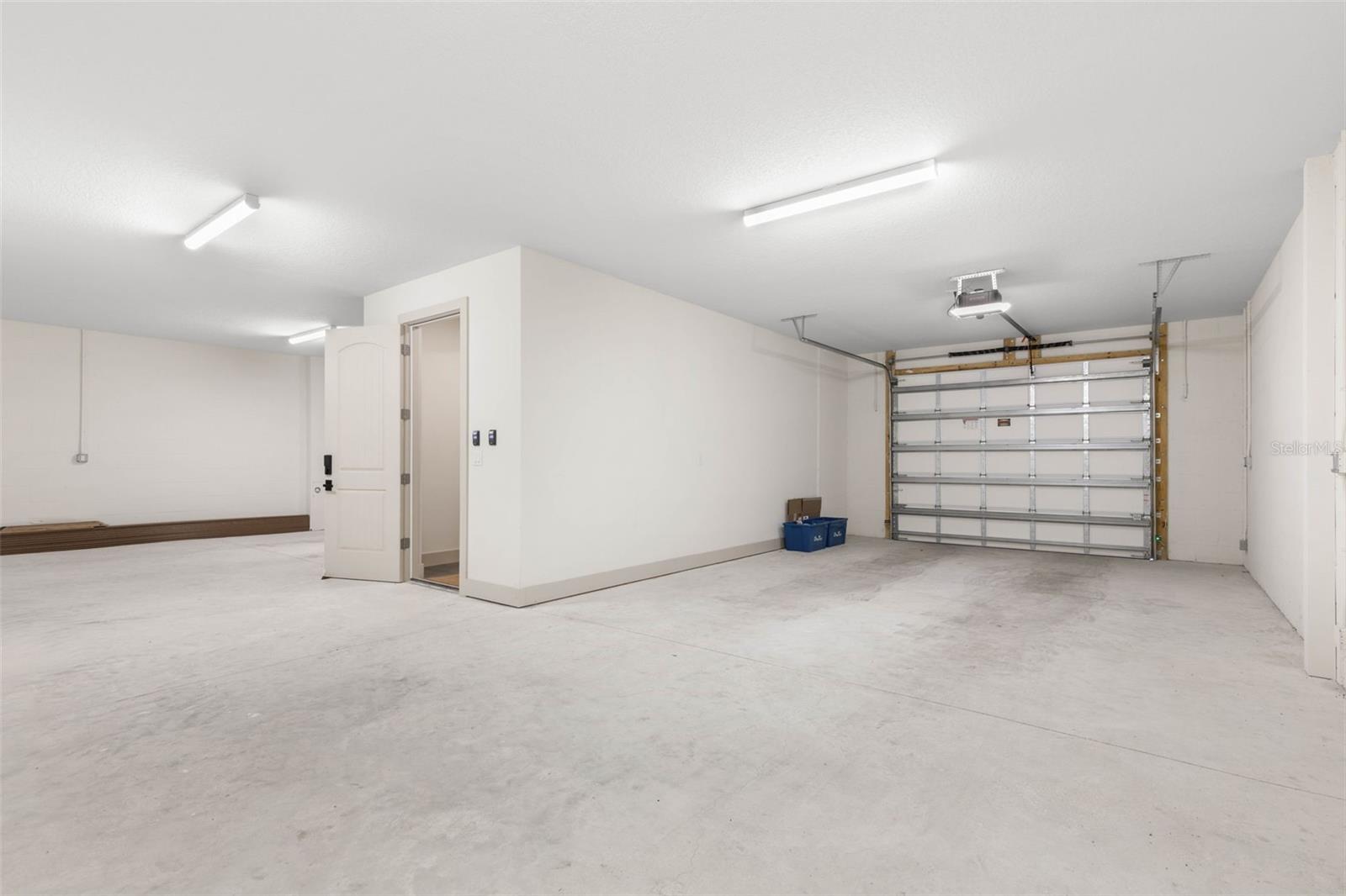 Image 42 of 75 For 2643 Lakeshore Drive