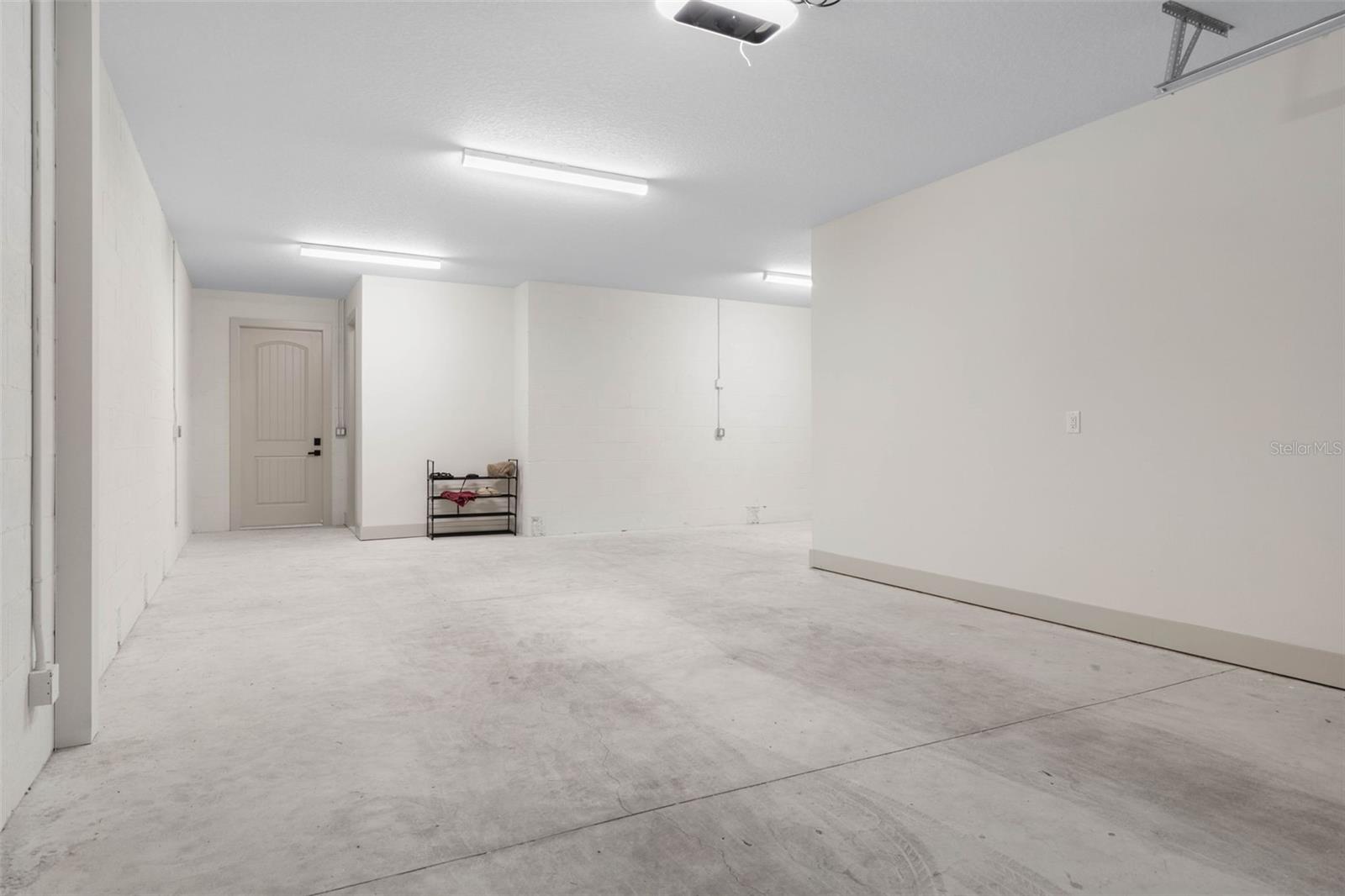 Image 43 of 75 For 2643 Lakeshore Drive