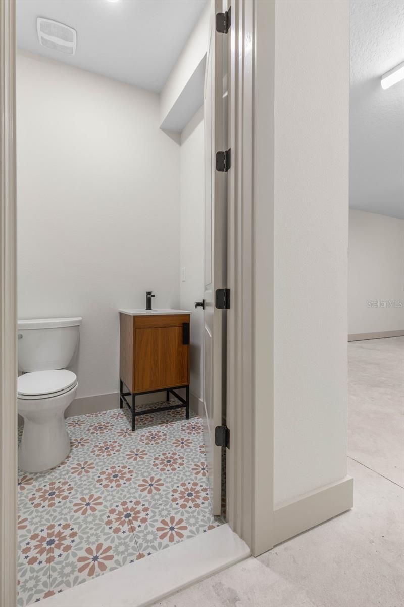 Image 46 of 75 For 2643 Lakeshore Drive