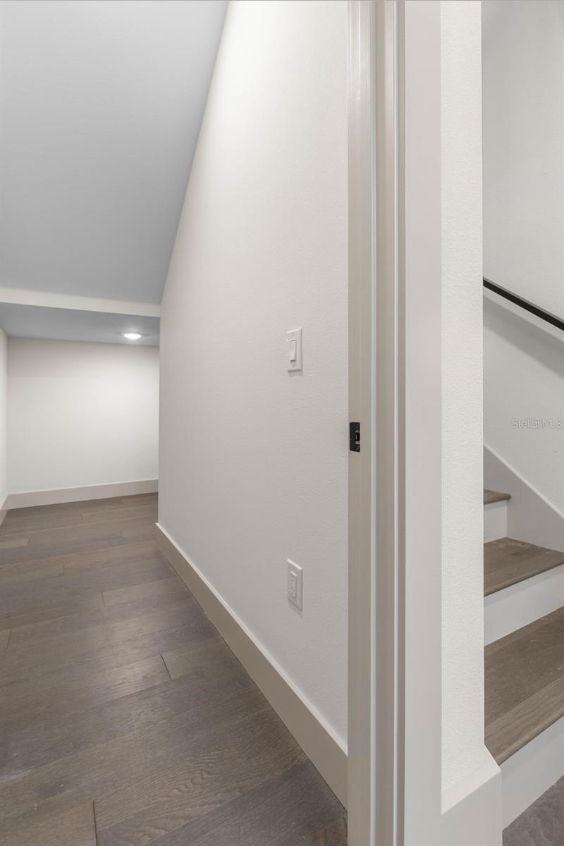 Image 47 of 75 For 2643 Lakeshore Drive