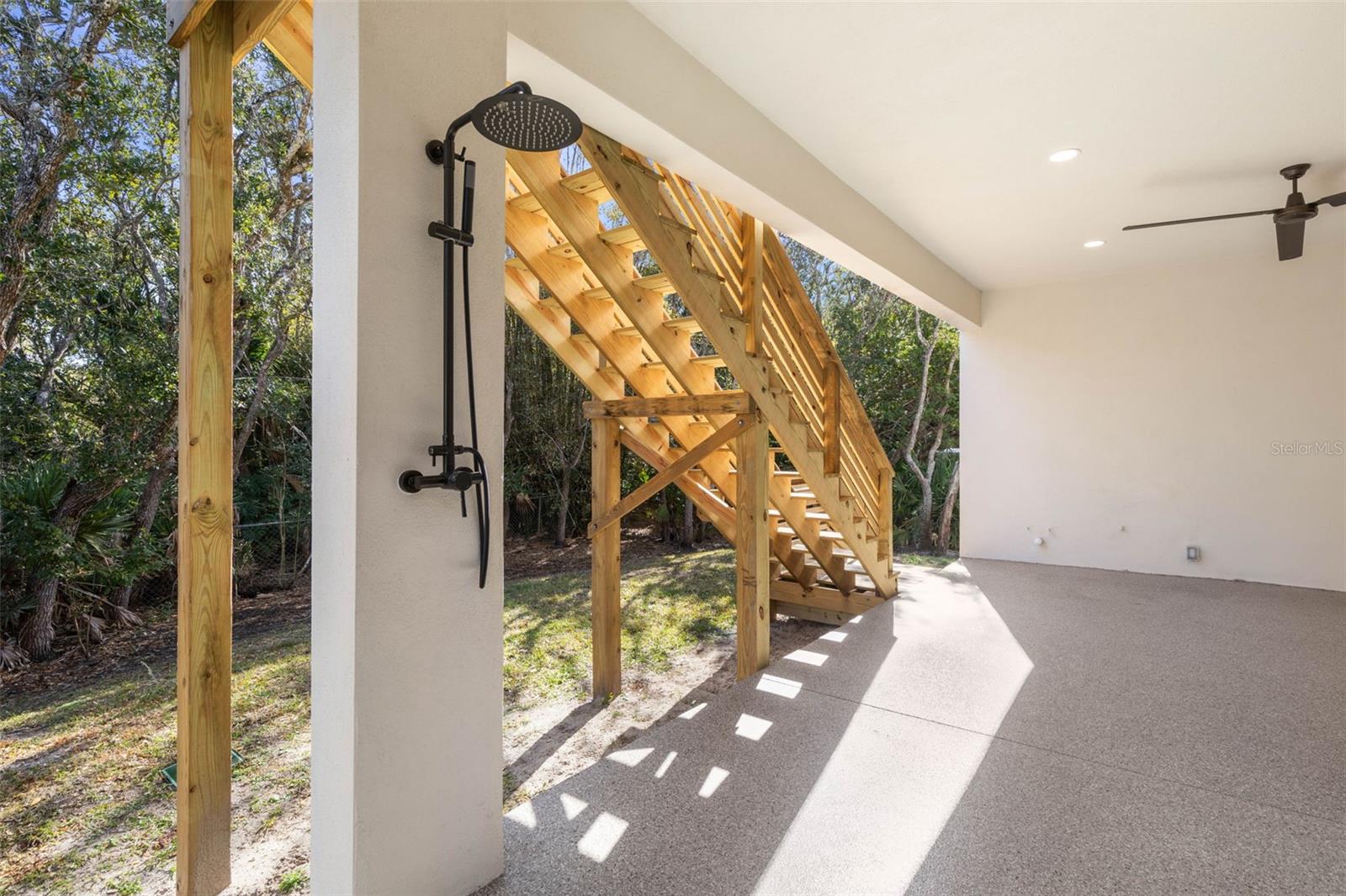 Image 49 of 75 For 2643 Lakeshore Drive