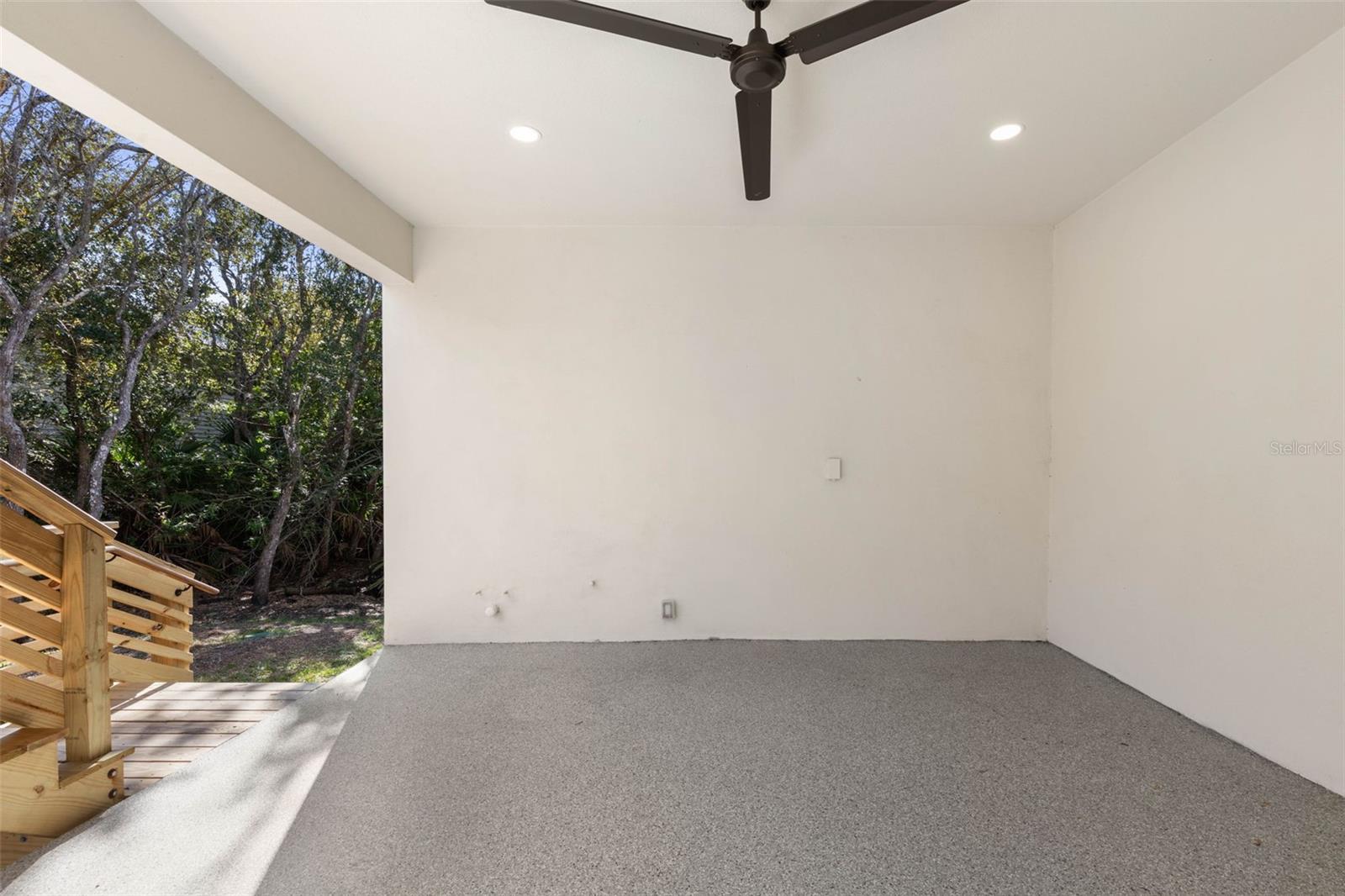 Image 50 of 75 For 2643 Lakeshore Drive