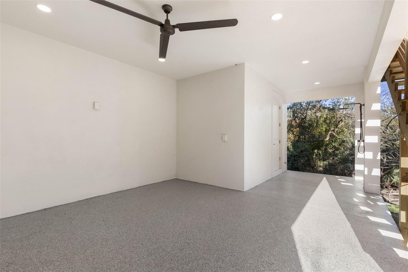 Image 51 of 75 For 2643 Lakeshore Drive