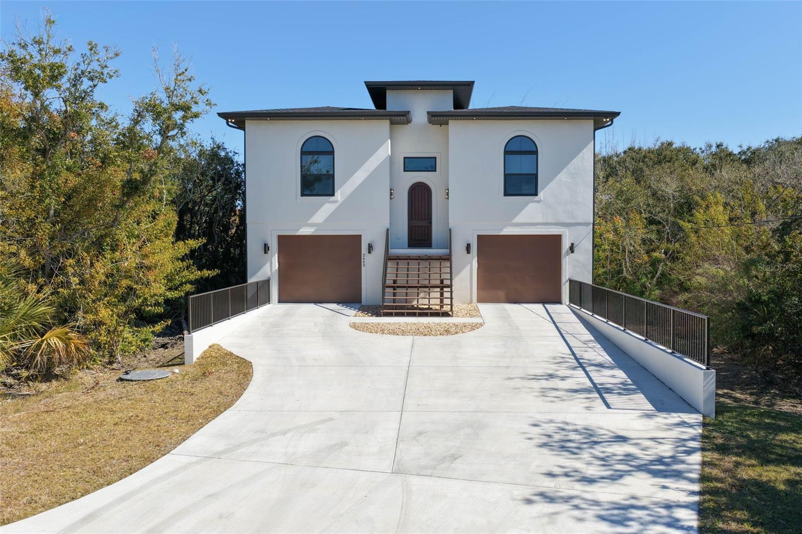 Image 59 of 75 For 2643 Lakeshore Drive