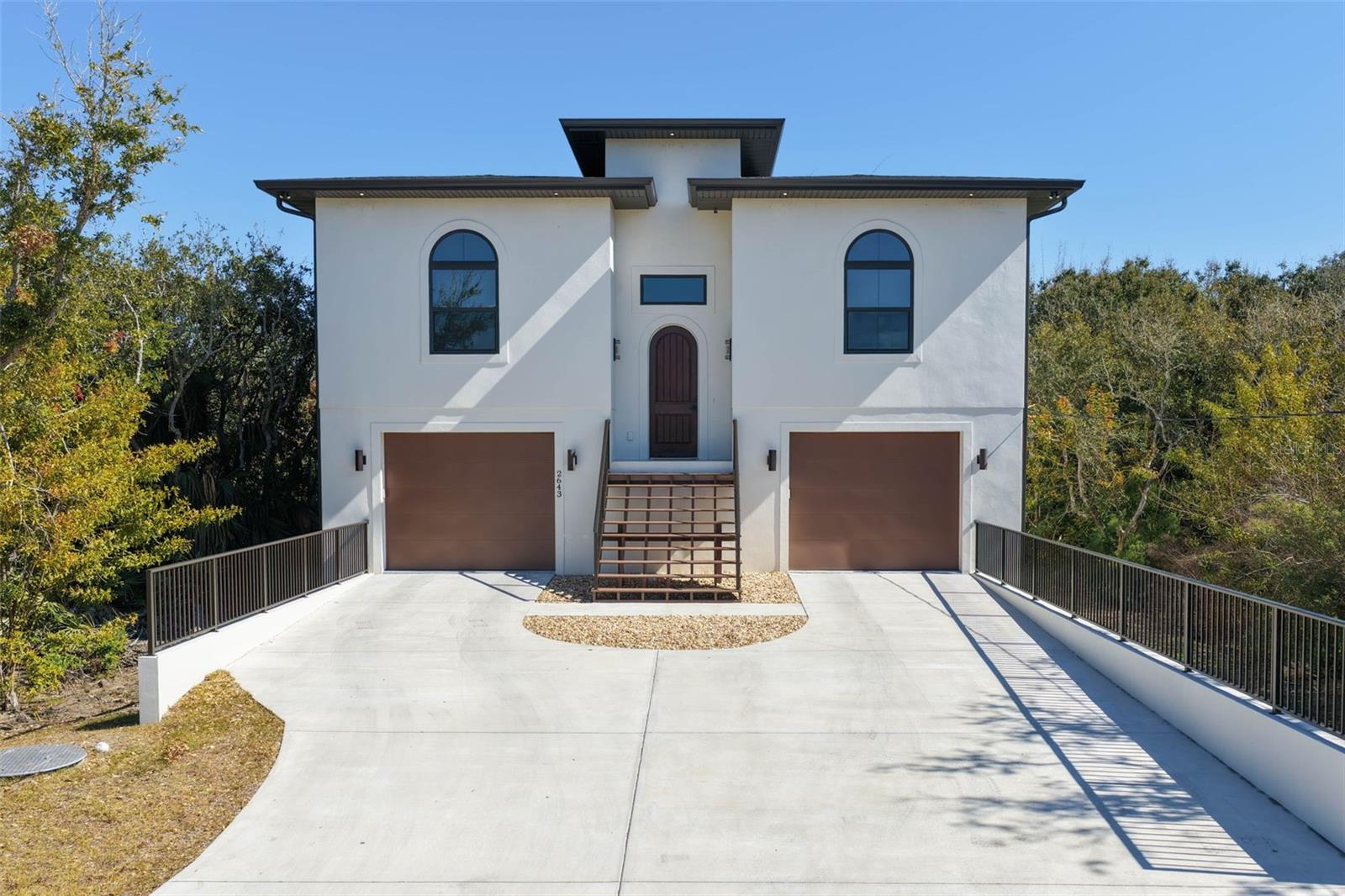 Image 6 of 75 For 2643 Lakeshore Drive