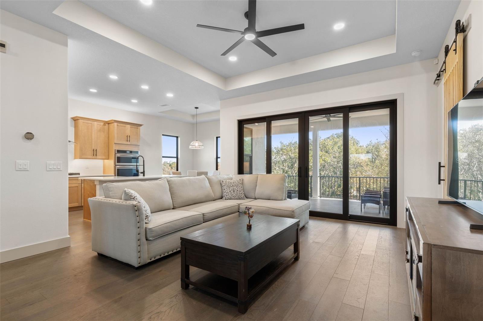 Image 7 of 75 For 2643 Lakeshore Drive